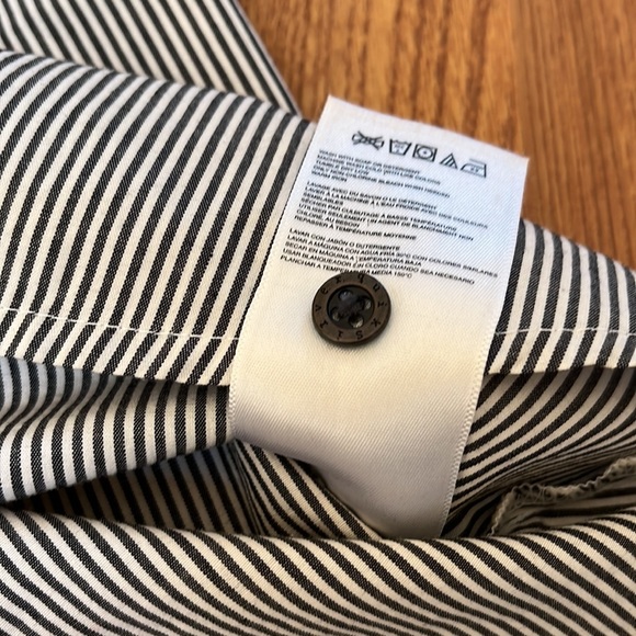 Quiksilver ruffle detail short sleeve blouse Small - Picture 11 of 11